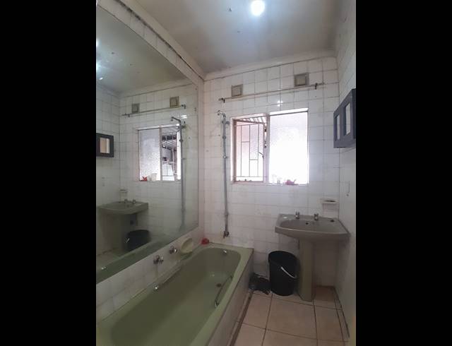 9 BEDROOM HOUSE FOR SALE IN BEDWORTH PARK